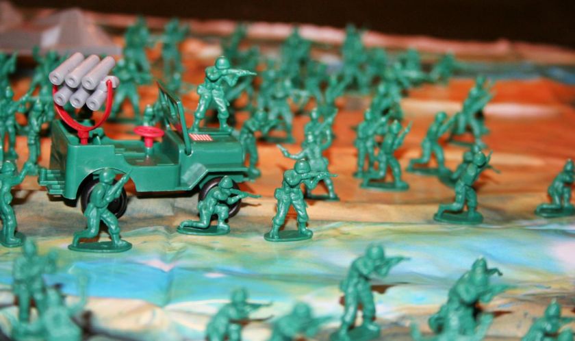 260 Piece Plastic Army Men Playset HO size soldiers Military Tanks 