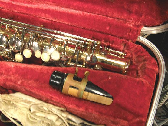 ARMSTRONG ELKHART, IN. USA ALTO SAX SAXOPHONE IN HARD CASE STUDENT 